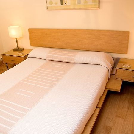 Apartamentos Alos Barcellona Esterno foto