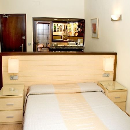 Apartamentos Alos Barcellona Esterno foto